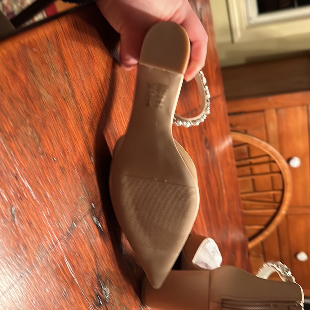 Jewel by Badgley Mischka bridal shoes. - Picture 4 of 7